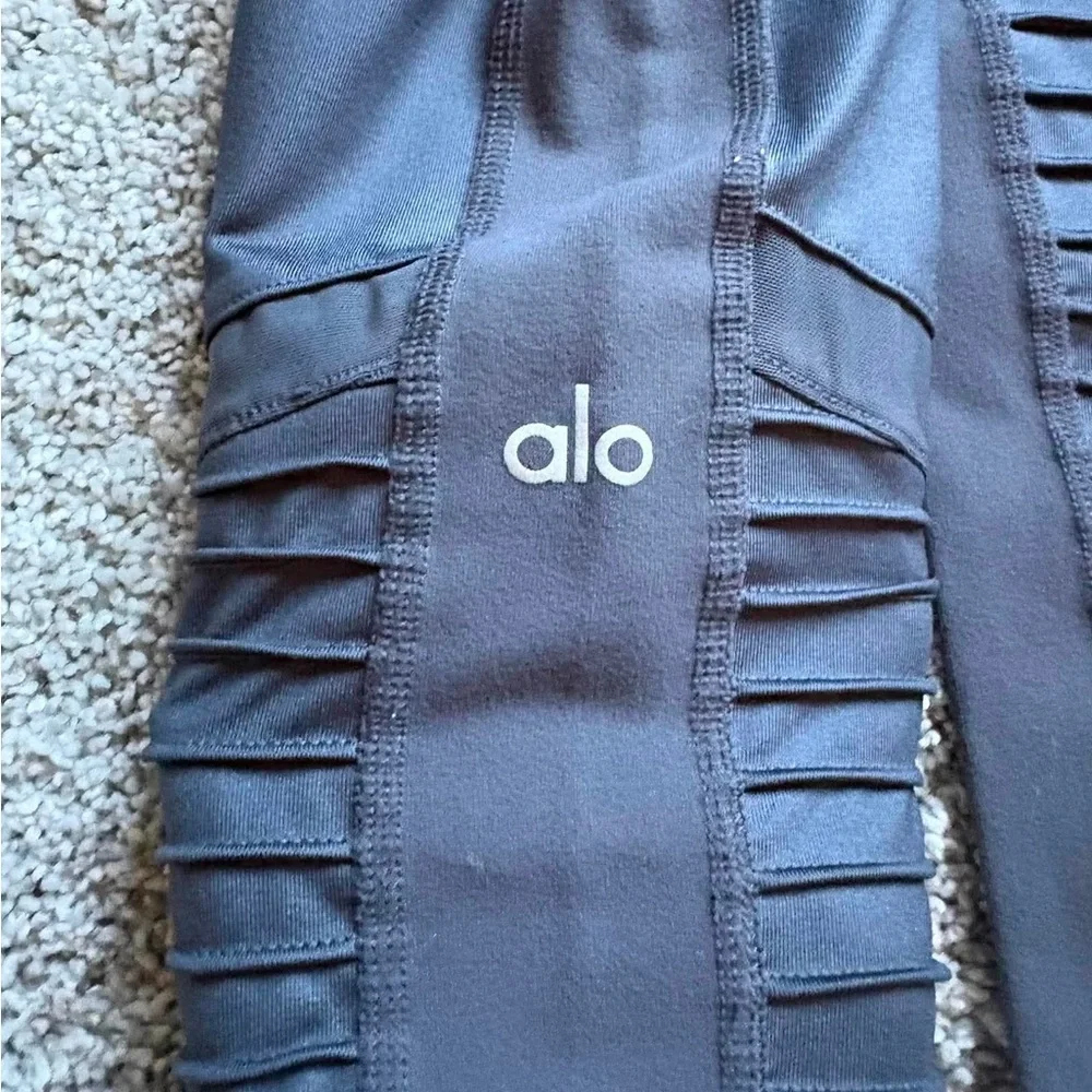 ALO Yoga Black High-Rise Performance Leggings Size  Small